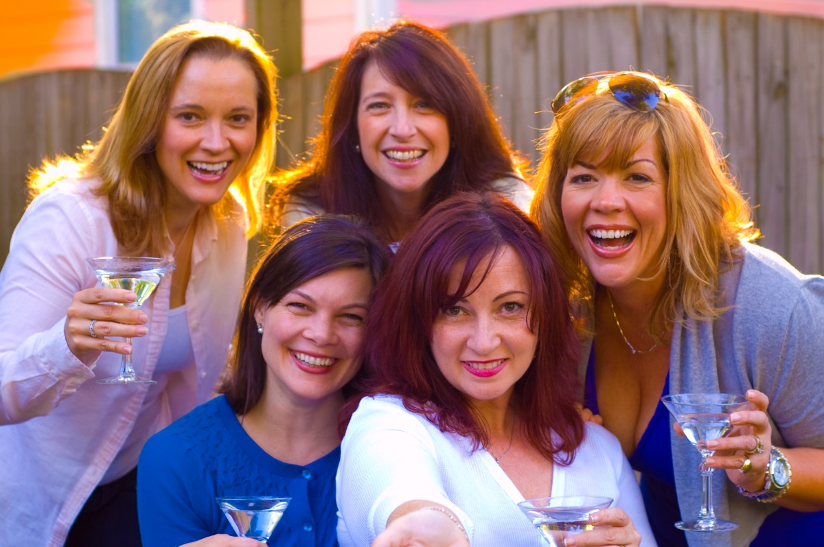 Dixie Swim Club Cast